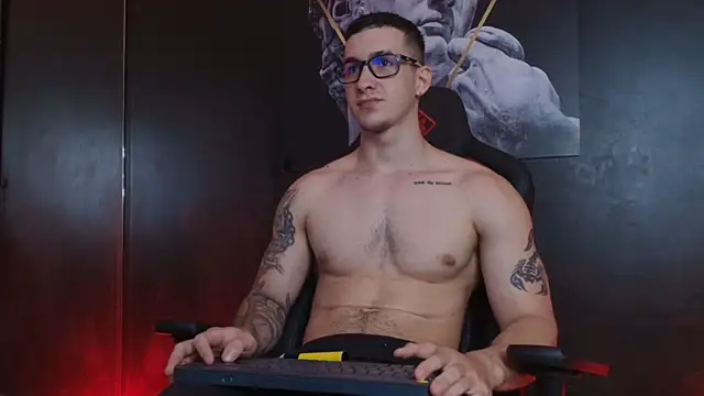 Snapshot of JacksonOlsenn chatting on October 20, 8:42 pm JacksonOlsenn online show from October 20, 8:42 pm