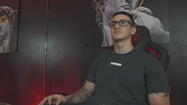 Snapshot of JacksonOlsenn chatting on November 10, 8:41 pm JacksonOlsenn online show from November 10, 8:41 pm