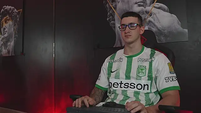 Snapshot of JacksonOlsenn chatting on November 11, 9:04 pm JacksonOlsenn online show from November 11, 9:04 pm