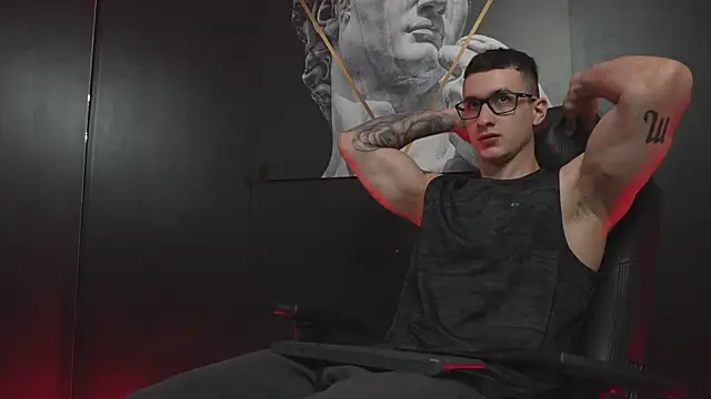 JacksonOlsenn online show from November 18, 8:35 pm