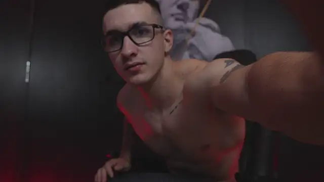 Snapshot of JacksonOlsenn chatting on November 20, 8:30 pm JacksonOlsenn online show from November 20, 8:30 pm