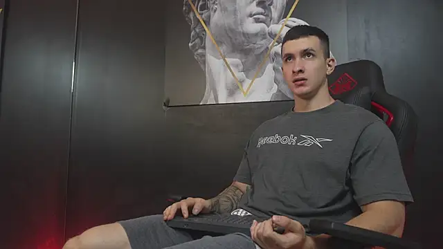 Snapshot of JacksonOlsenn chatting on November 27, 8:33 pm JacksonOlsenn online show from November 27, 8:33 pm