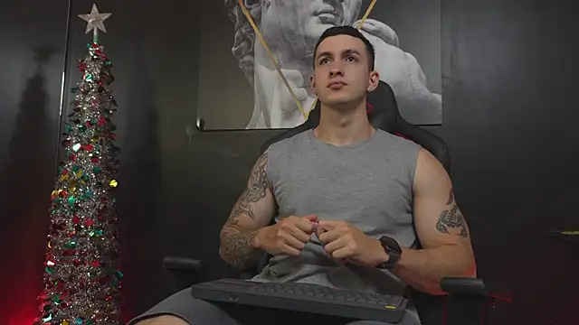 Snapshot of JacksonOlsenn chatting on December 13, 8:47 pm JacksonOlsenn online show from December 13, 8:47 pm