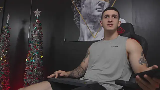 Snapshot of JacksonOlsenn chatting on December 15, 8:35 pm JacksonOlsenn online show from December 15, 8:35 pm