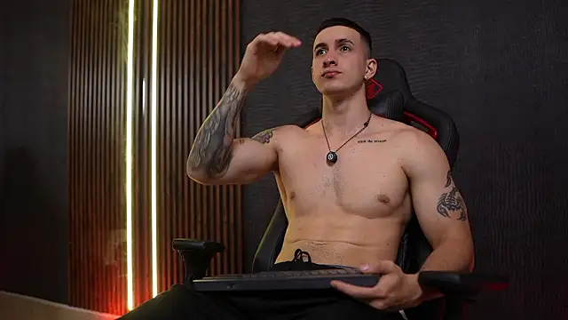 JacksonOlsenn online show from February 17, 8:48 pm