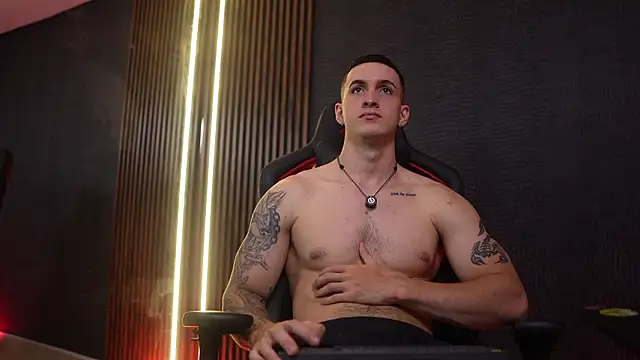 JacksonOlsenn online show from March 10, 8:58 pm