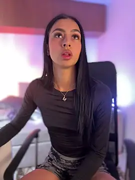 maddy bronw  online show from January 30, 9:47 pm