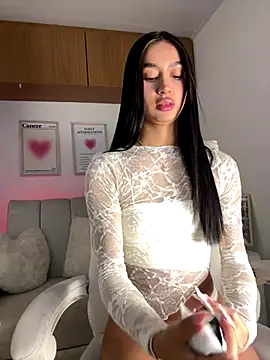 maddy bronw  online show from November 4, 12:54 am