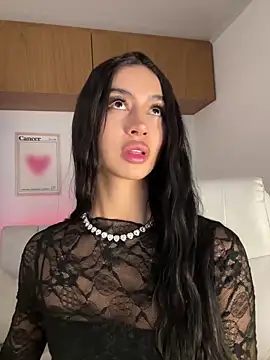 maddy bronw  online show from November 26, 10:33 pm