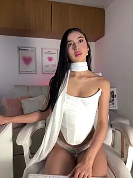 Snapshot of maddy_bronw_ chatting on July 5, 12:17 am maddy bronw online show from July 5, 12:17 am