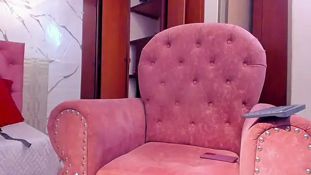 evelyn wine online show from November 4, 7:35 pm