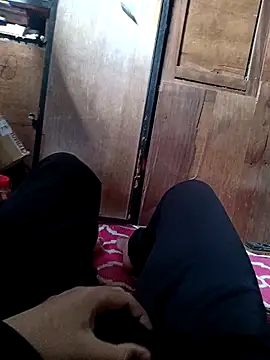 Snapshot of Bass12342a chatting on December 18, 7:03 am Bass12342a online show from December 18, 7:03 am