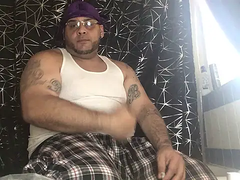 Snapshot of fatboyjayohh126 chatting on December 9, 10:20 pm fatboyjayohh126 online show from December 9, 10:20 pm