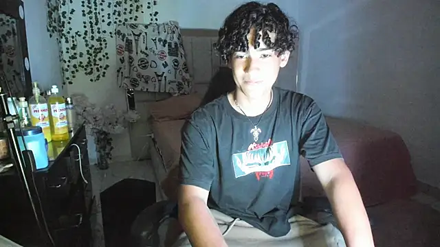 Snapshot of jake_willianss chatting on December 19, 11:12 pm jake willianss online show from December 19, 11:12 pm