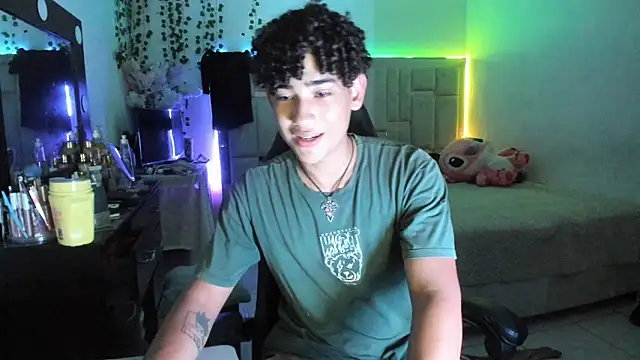 Snapshot of jake_willianss chatting on April 5, 8:39 pm jake willianss online show from April 5, 8:39 pm