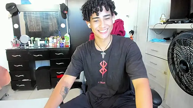 Snapshot of jake_willianss chatting on June 13, 7:23 pm jake willianss online show from June 13, 7:23 pm
