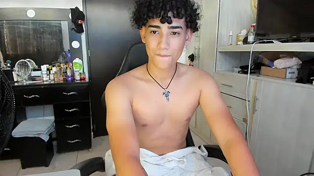 Snapshot of jake_willianss chatting on June 20, 9:28 pm jake willianss online show from June 20, 9:28 pm