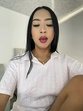 Snapshot of SOPHIACANDY19_ chatting on May 31, 9:49 pm SOPHIACANDY19 online show from May 31, 9:49 pm