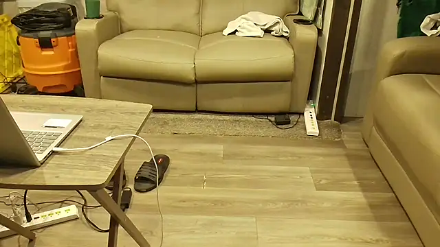 overaveragefreak4you online show from February 17, 4:42 am