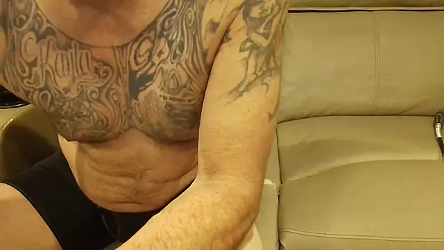 overaveragefreak4you online show from March 5, 8:43 am