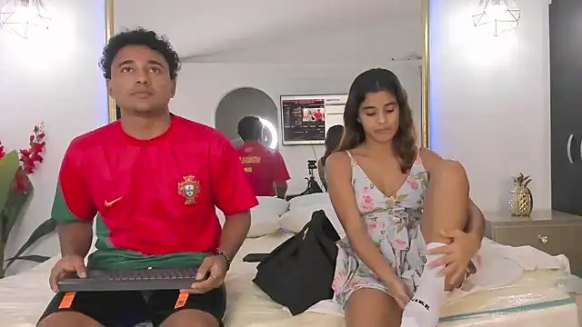 Snapshot of mia_and_masterboy chatting on December 10, 11:40 pm mia and masterboy online show from December 10, 11:40 pm