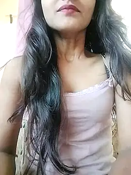 MISSQUEEN48 online show from March 22, 7:45 am