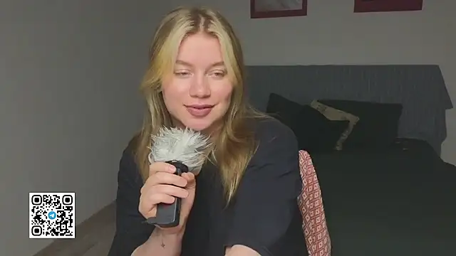 Snapshot of Kira_Citro chatting on August 3, 10:13 pm Kira Citro online show from August 3, 10:13 pm