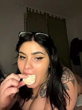 Snapshot of alexaandreea99 chatting on December 2, 1:14 am alexaandreea99 online show from December 2, 1:14 am