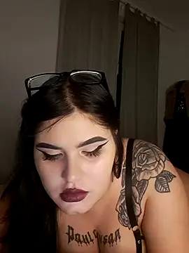 Snapshot of alexaandreea99 chatting on February 6, 12:43 am alexaandreea99 online show from February 6, 12:43 am