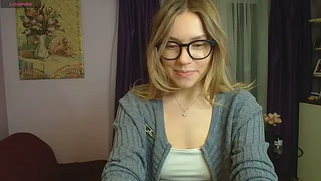 Snapshot of TaylorBre chatting on December 11, 5:53 am TaylorBre online show from December 11, 5:53 am