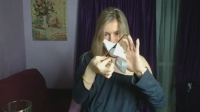 Snapshot of TaylorBre chatting on December 20, 3:47 am TaylorBre online show from December 20, 3:47 am