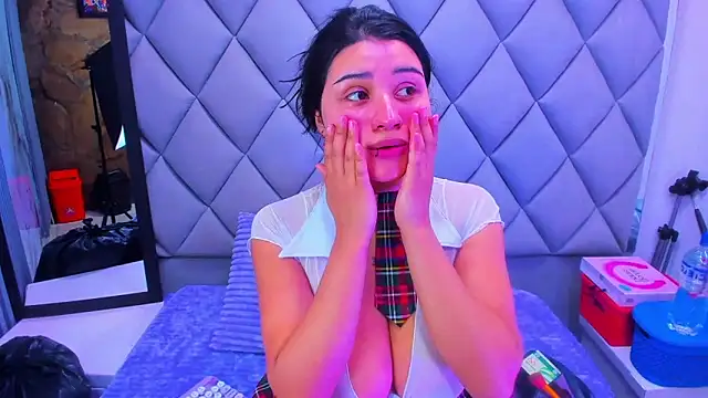 venusowen  online show from November 29, 1:58 pm