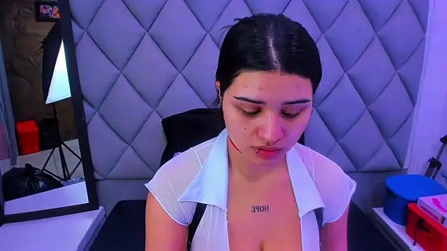 venusowen  online show from December 17, 12:55 pm