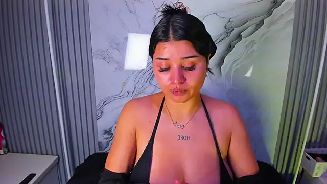Snapshot of venusowen_ chatting on July 1, 2:29 pm venusowen online show from July 1, 2:29 pm