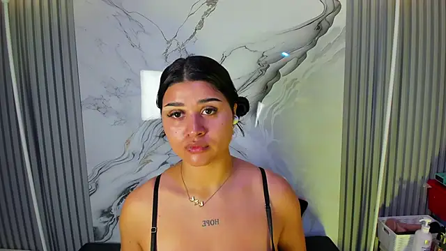 Snapshot of venusowen_ chatting on July 4, 3:18 pm venusowen online show from July 4, 3:18 pm