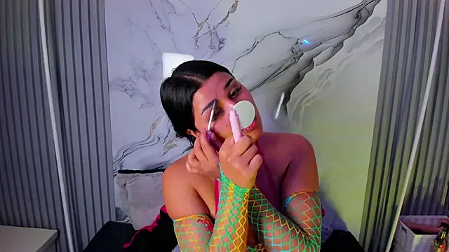 Snapshot of venusowen_ chatting on July 6, 2:47 pm venusowen online show from July 6, 2:47 pm