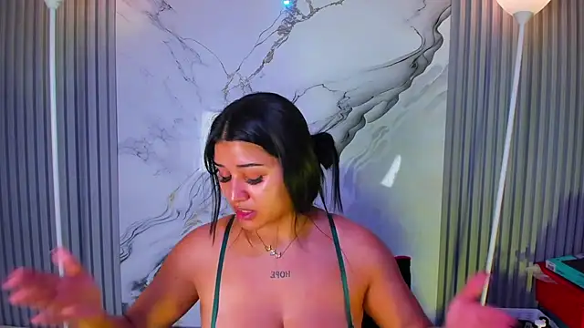 Snapshot of venusowen_ chatting on July 18, 2:32 pm venusowen online show from July 18, 2:32 pm