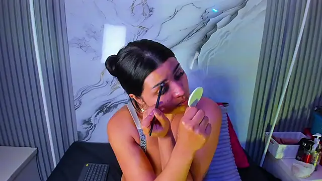 Snapshot of venusowen_ chatting on July 23, 1:42 pm venusowen online show from July 23, 1:42 pm