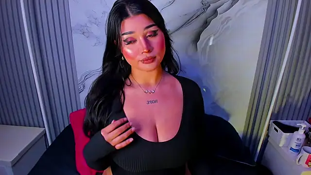 Snapshot of venusowen_ chatting on July 28, 3:21 pm venusowen online show from July 28, 3:21 pm
