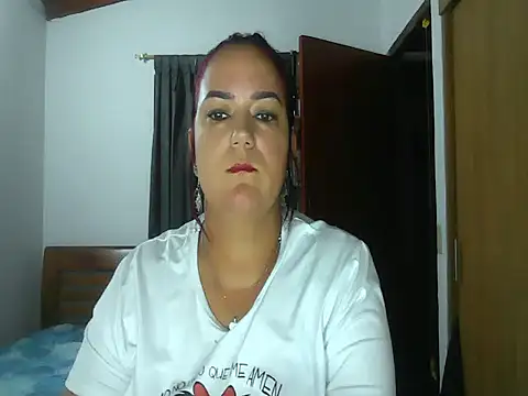 luna withe online show from June 11, 5:05 am