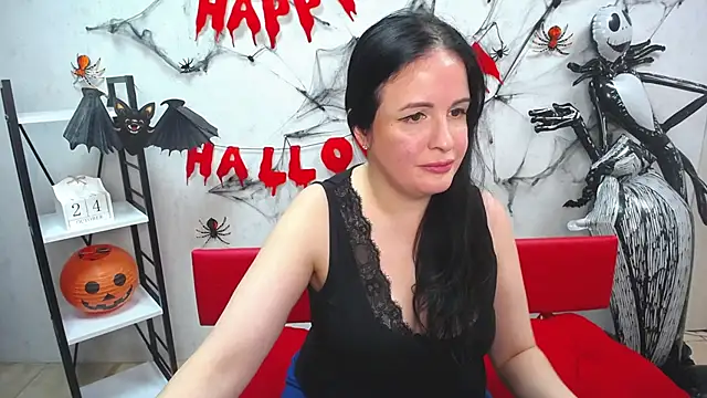 TayaBoret online show from October 24, 6:15 pm