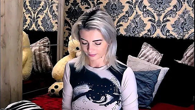 Snapshot of Aly_girl1 chatting on December 6, 9:32 am Aly girl1 online show from December 6, 9:32 am