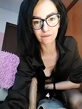 Snapshot of dahlia_82 chatting on May 12, 8:44 am dahlia 82 online show from May 12, 8:44 am