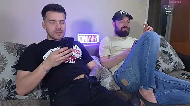 Snapshot of JohnnyStepBro chatting on December 10, 5:55 pm JohnnyStepBro online show from December 10, 5:55 pm