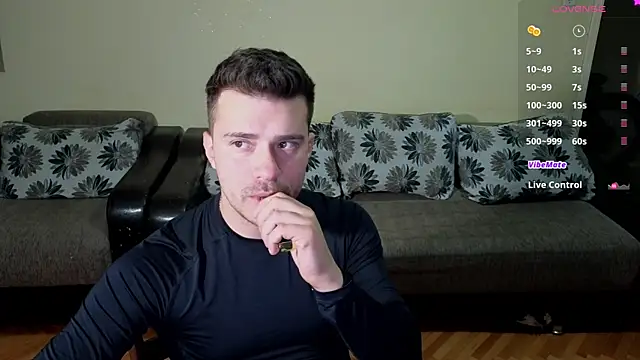 Snapshot of JohnnyStepBro chatting on October 1, 6:58 pm JohnnyStepBro online show from October 1, 6:58 pm