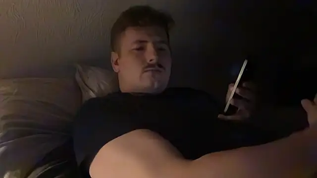 Snapshot of BigSammy1995 chatting on February 14, 2:39 am BigSammy1995 online show from February 14, 2:39 am