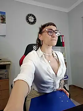 FoxRineHelen online show from February 10, 2:16 pm