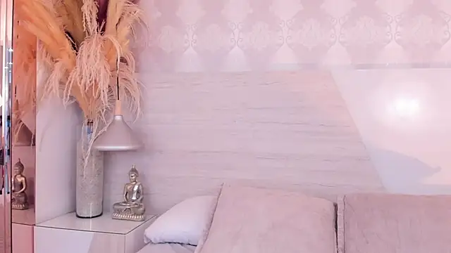 Snapshot of IvannaAnggel chatting on June 1, 1:24 pm IvannaAnggel online show from June 1, 1:24 pm