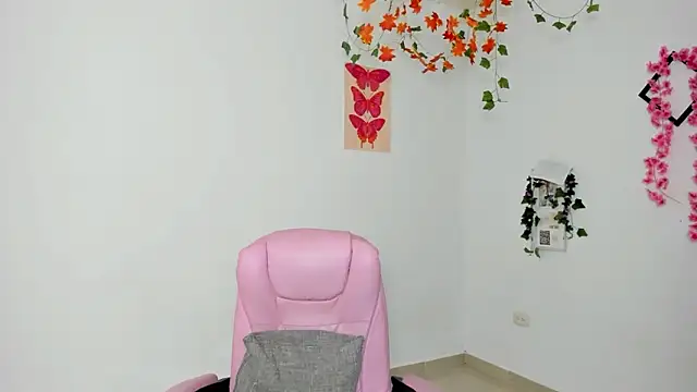 Emic  online show from February 16, 3:08 pm