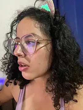 Snapshot of babyluna939 chatting on March 21, 3:33 am babyluna939 online show from March 21, 3:33 am